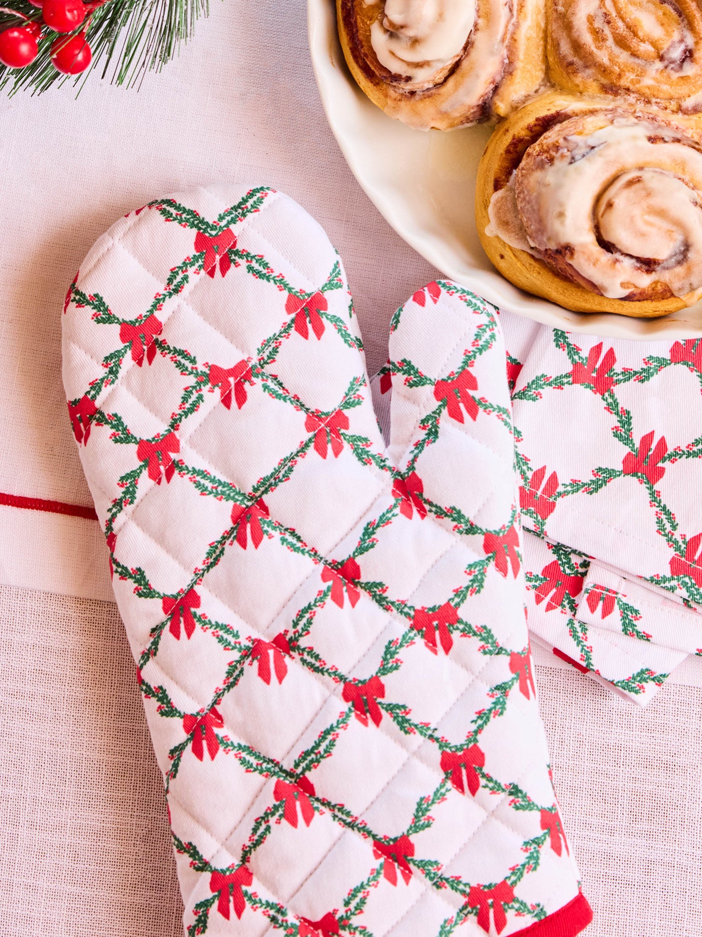 Oven Mitt | Holiday Trellis