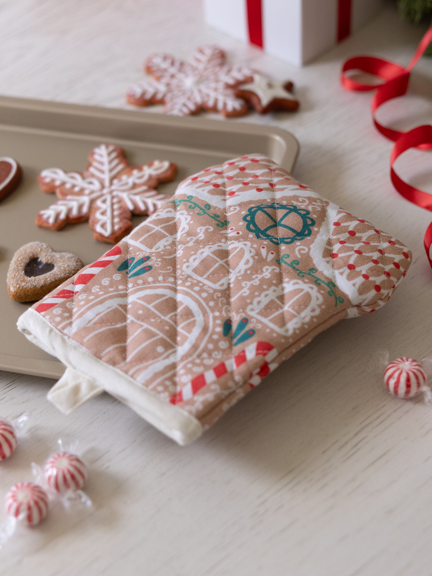 Oven Mitt | Gingerbread House